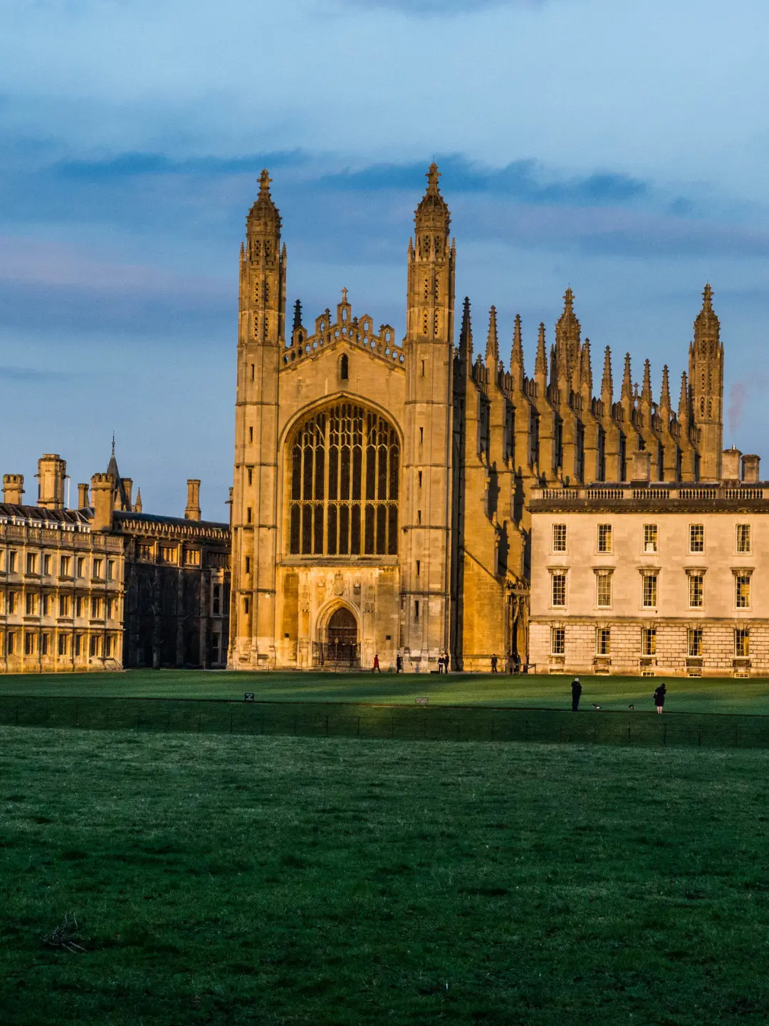 Nuestra primera parada será en Cambridge para caminar entre sus históricos colegios.